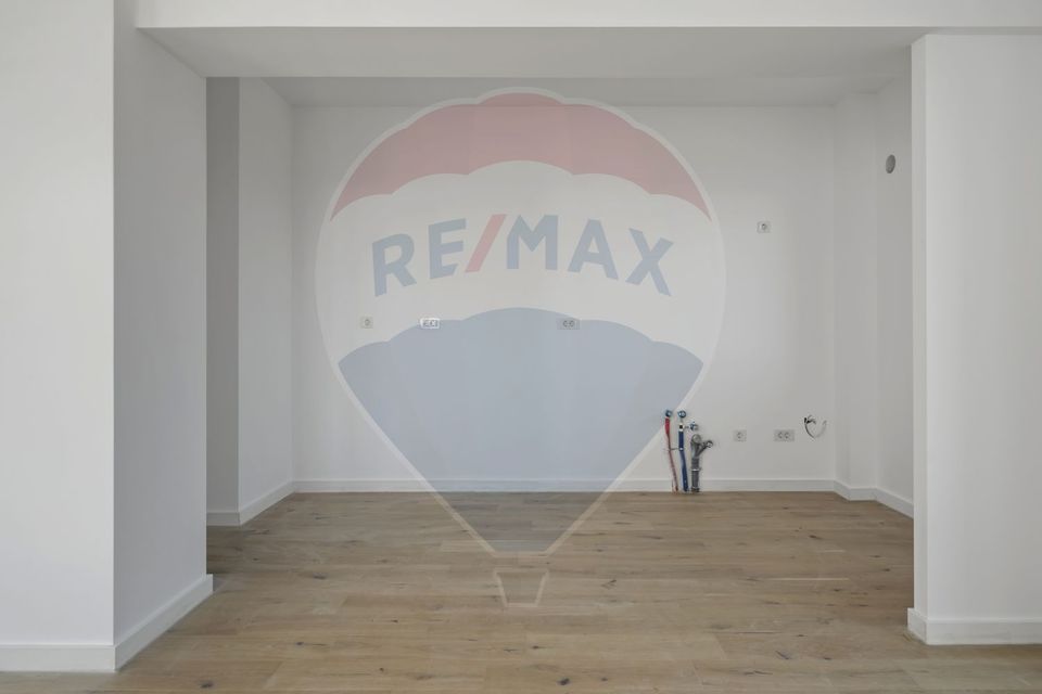 Large 2-room apartment for sale in Pipera area