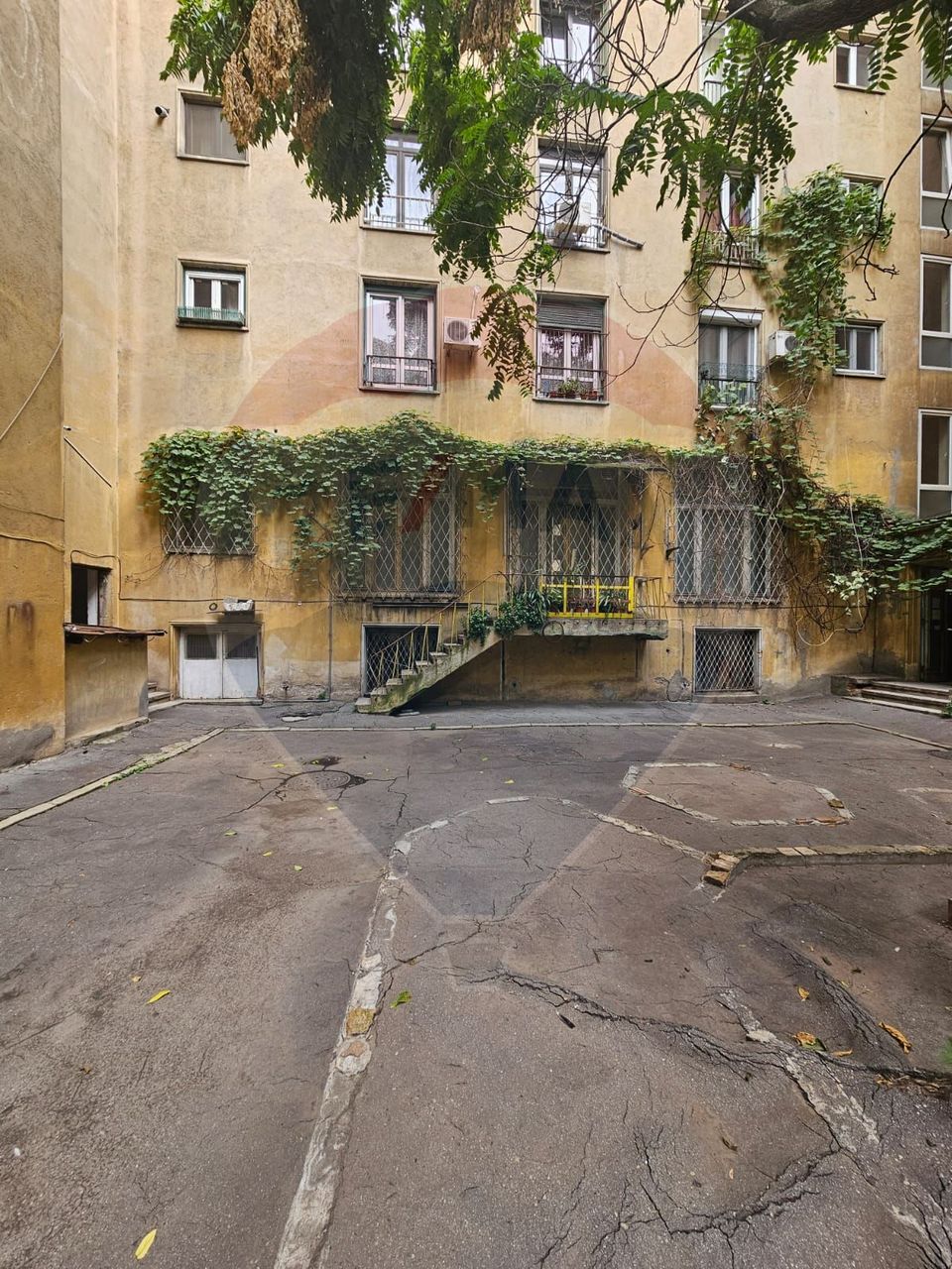 288sq.m Commercial Space for rent, P-ta Universitatii area