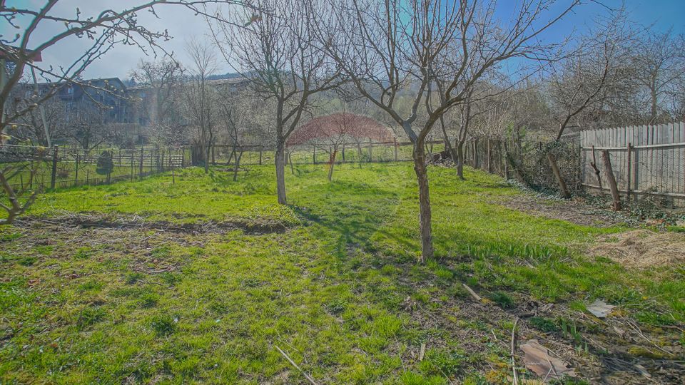 Casa renovată, cu garaj si teren de 679 mp, Scheii Brașovului