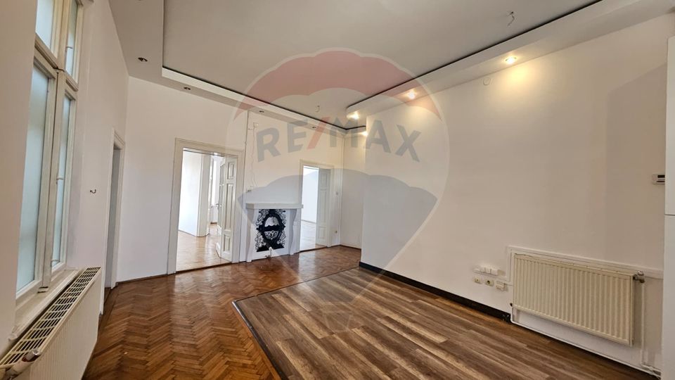 120sq.m Commercial Space for rent, Ultracentral area