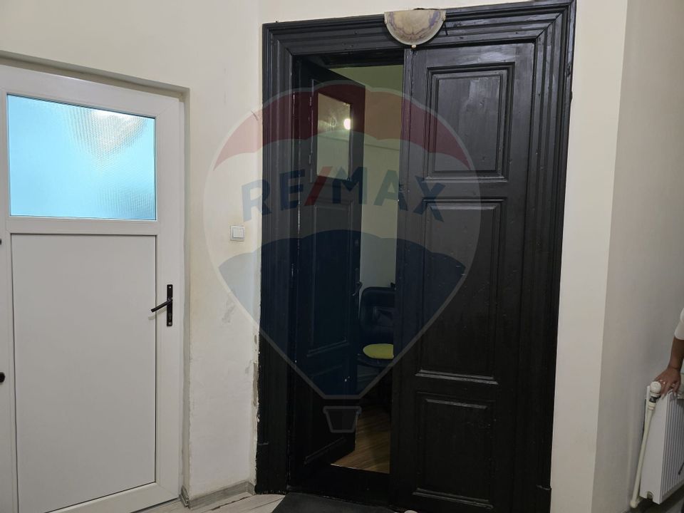 Apartament cu 3 camere de vânzare în zona Central