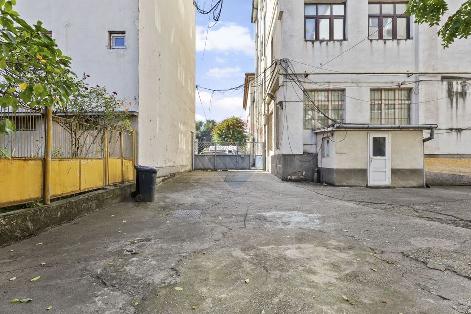 Cladire unica cu destinatii multiple de vanzare Ultracentral Arad