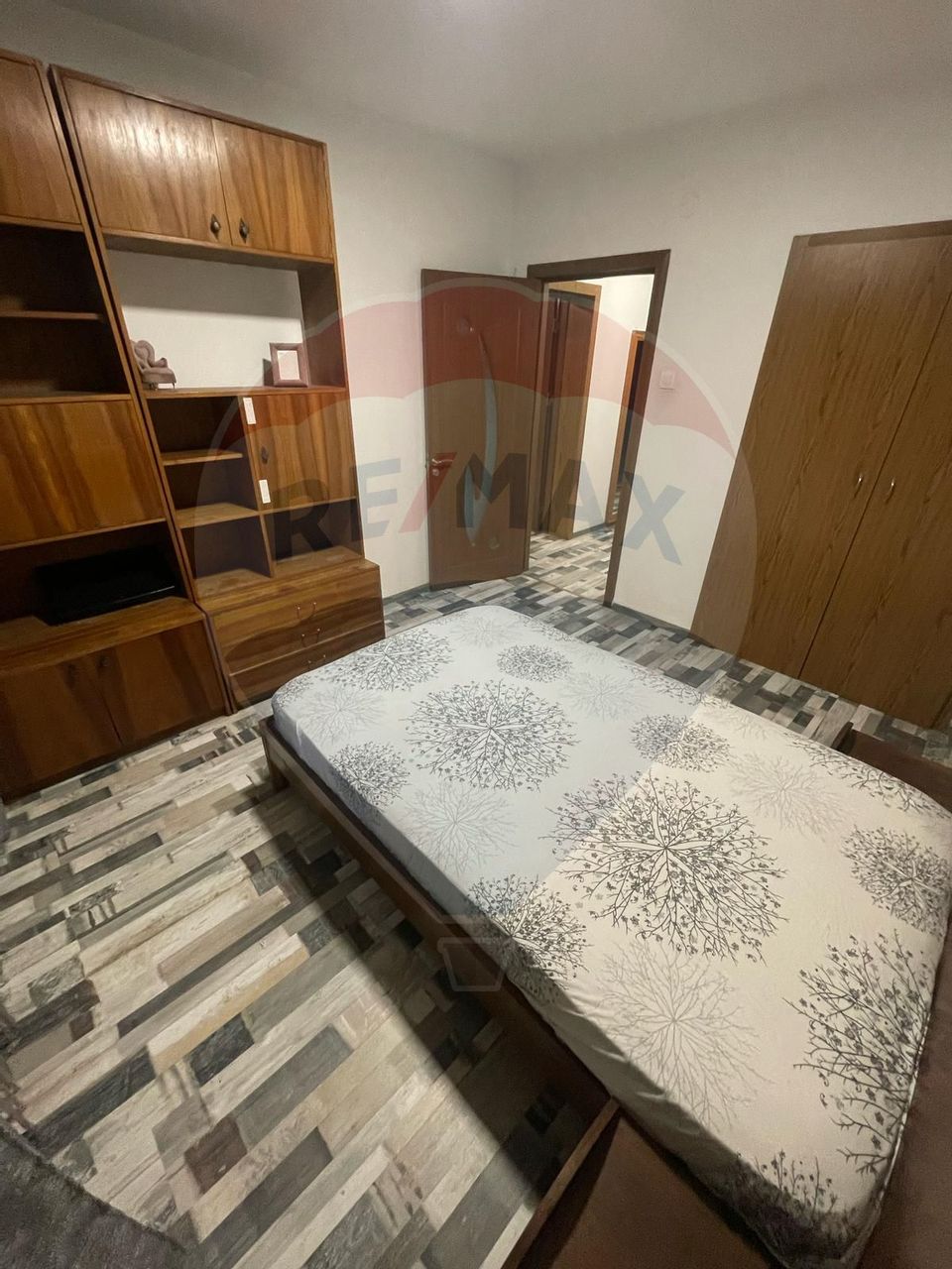 Apartament cu 3 camere de vânzare în zona Rovine