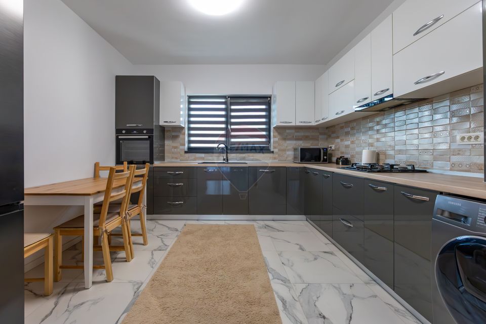 Casă de vânzare - 110 mp,  Serbanesti