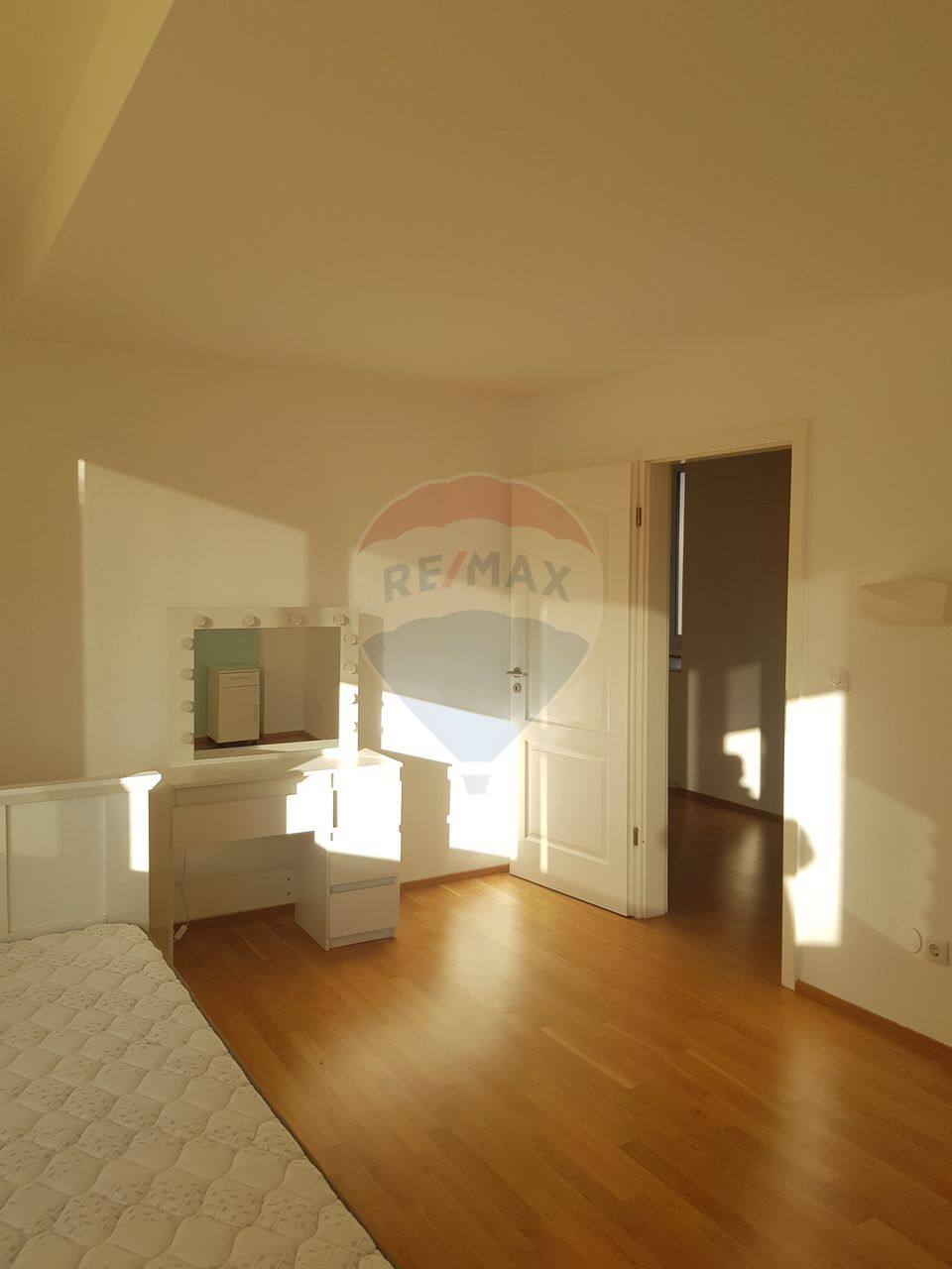 4 room Apartment for rent, P-ta Romana area