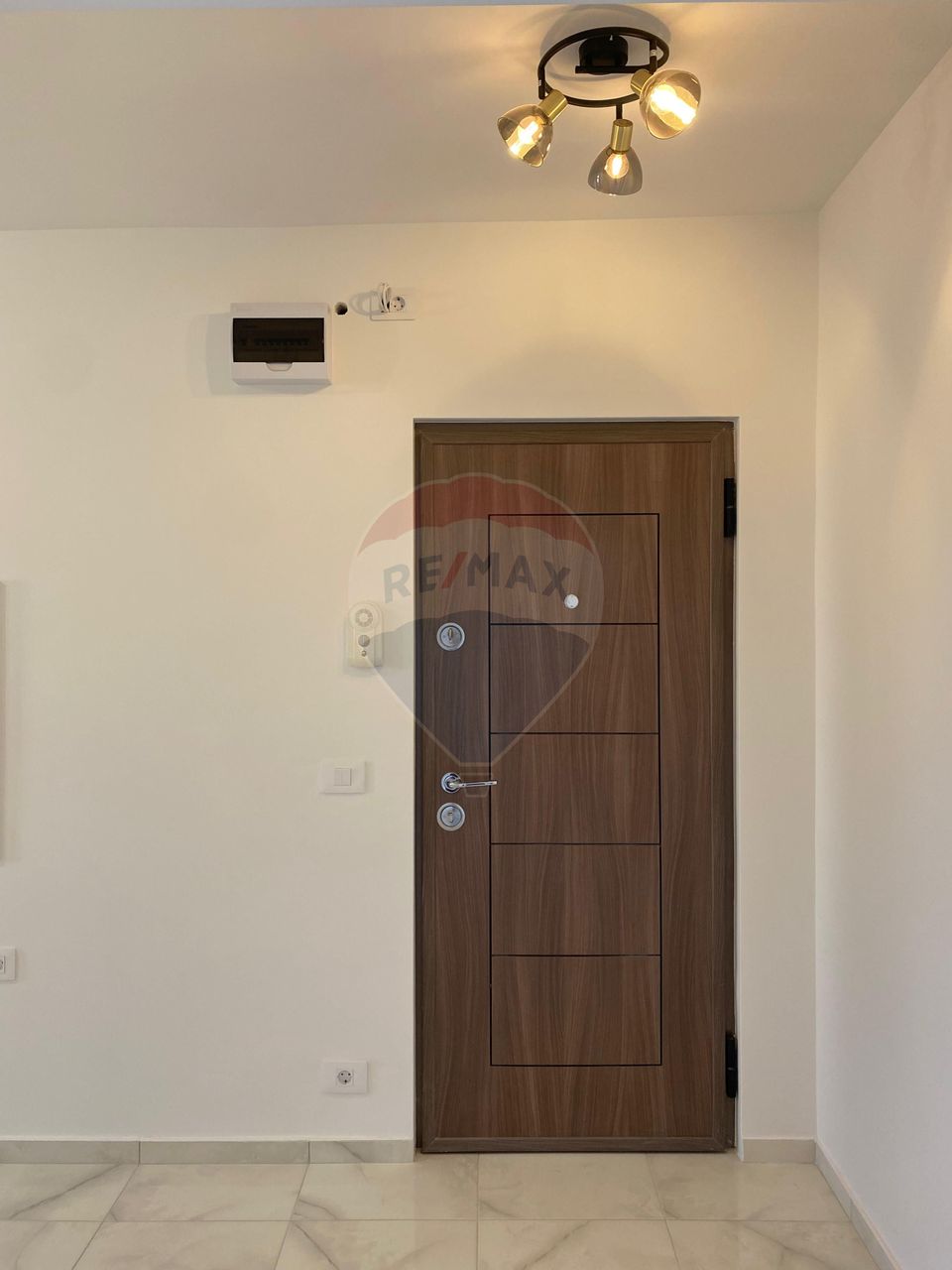 Apartament cu 3 camere de vânzare