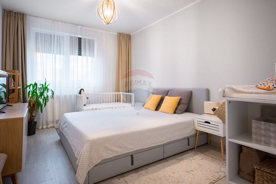 Apartament cu 2 camere,  2 băi și parcare subterană în Tractorul