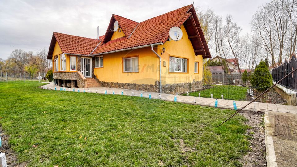 Renovated House with Land 1830 sqm in Prejmer!