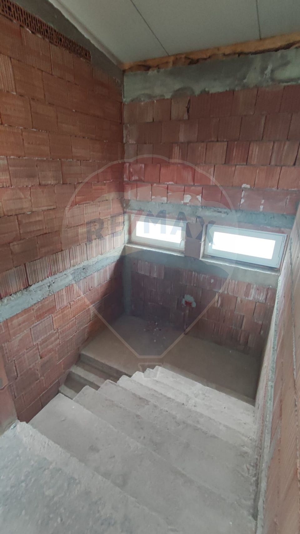 Casă cu mansarda de vanzare Osorhei, 8 km de Oradea