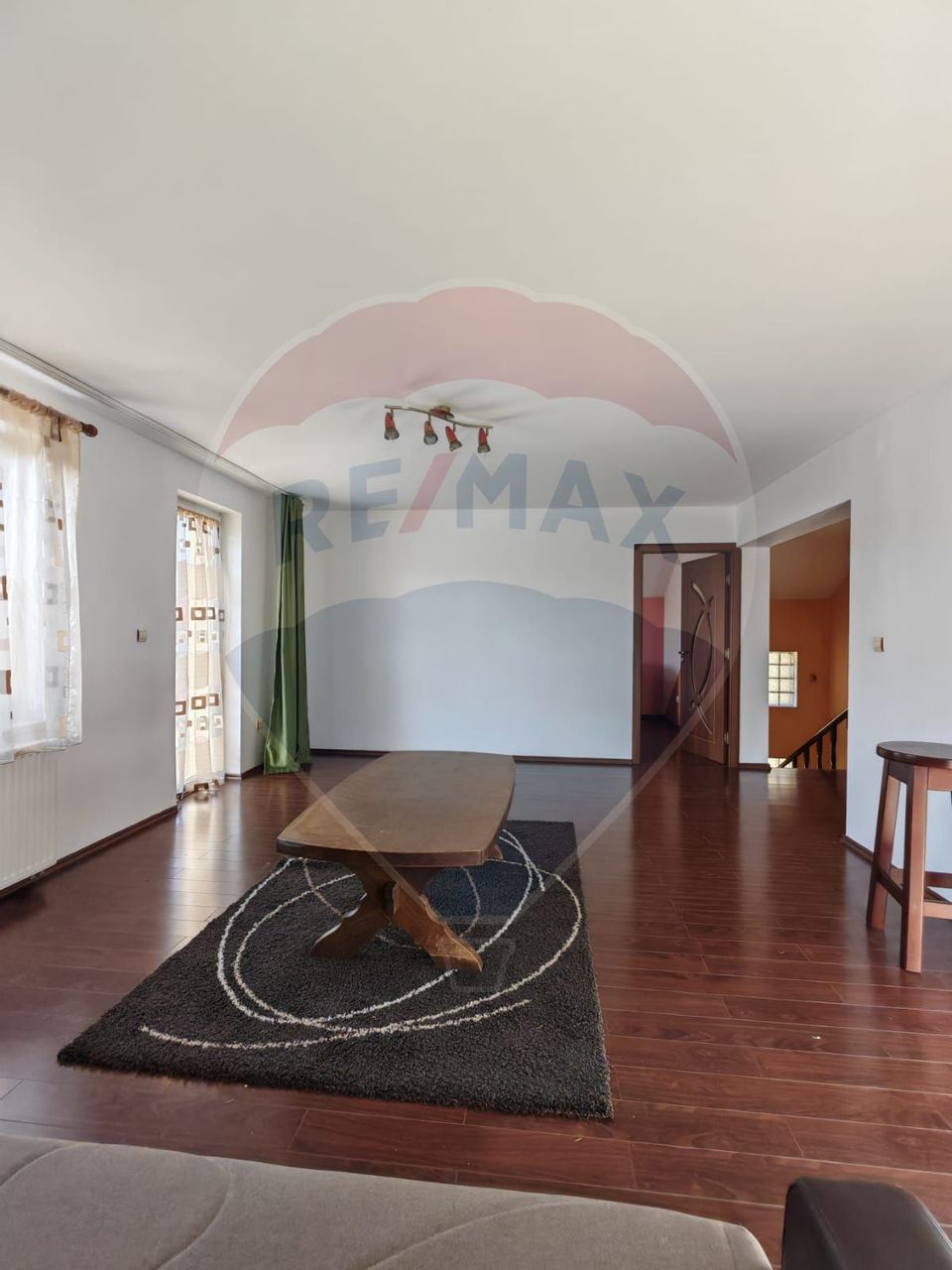 Casă / Vilă cu 5 camere de vânzare