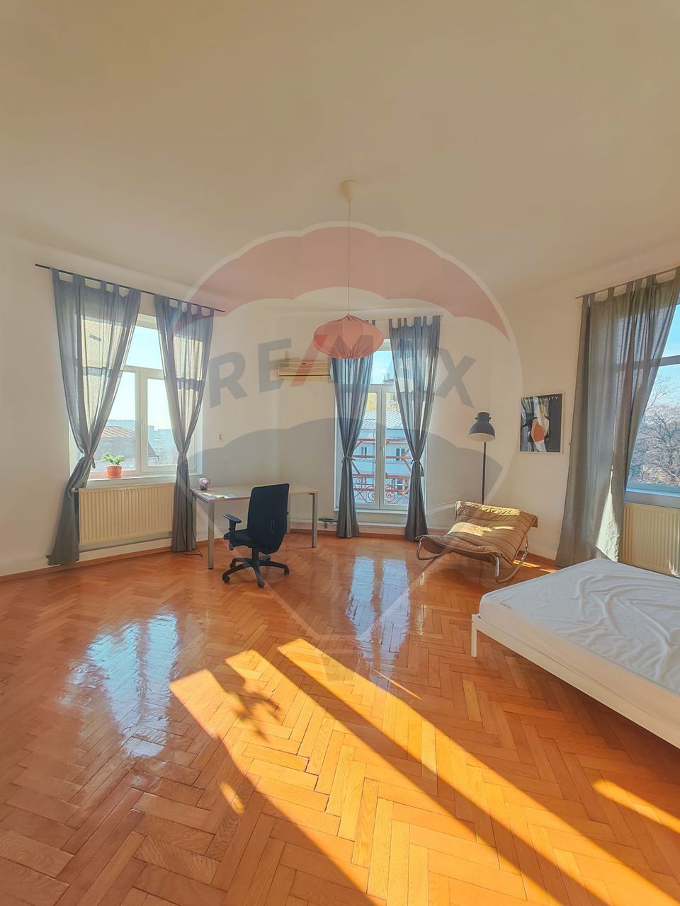 Apartament 4 camere - zona Universitate - Cavafii Vechi