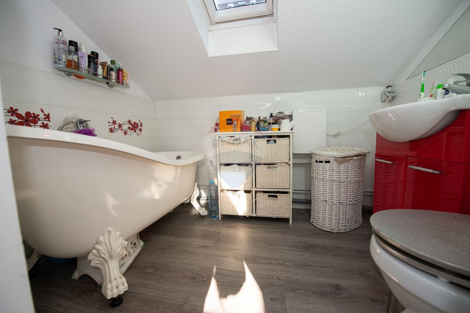 Detached house S+GF+1+M courtyard of 460sqm Ghencea sector 6