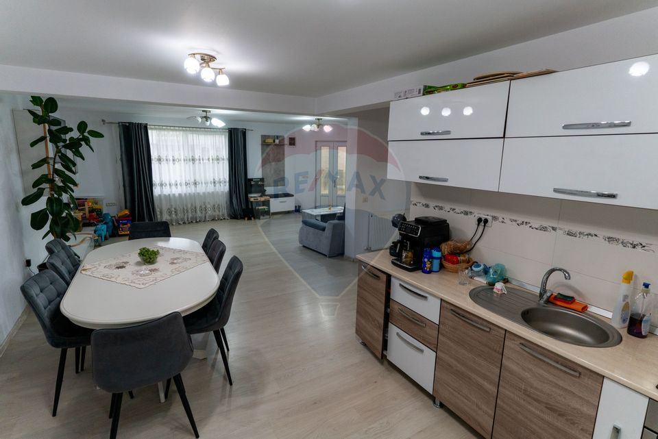 Casă / Vilă deosebita de vânzare, Hateg jud. Hunedoara