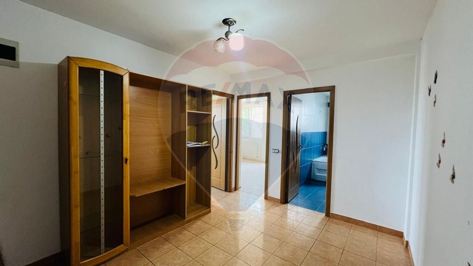 De vanzare Apartament Bloc Nou /Curte privata/Balcon Generos/Zona buna