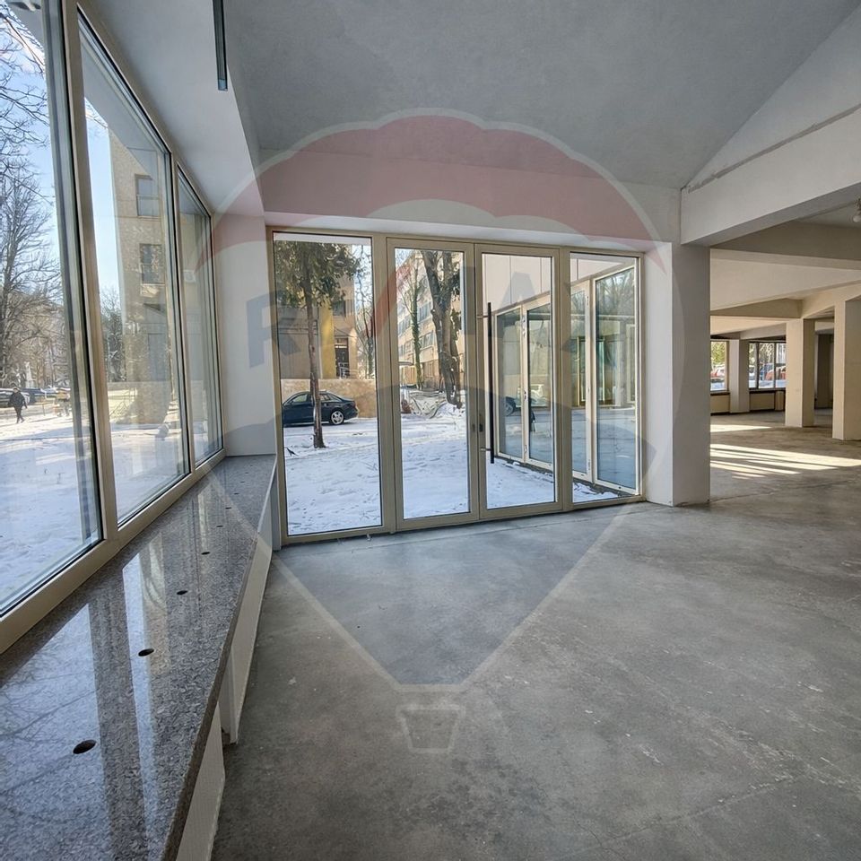 428.09sq.m Commercial Space for rent, Central area