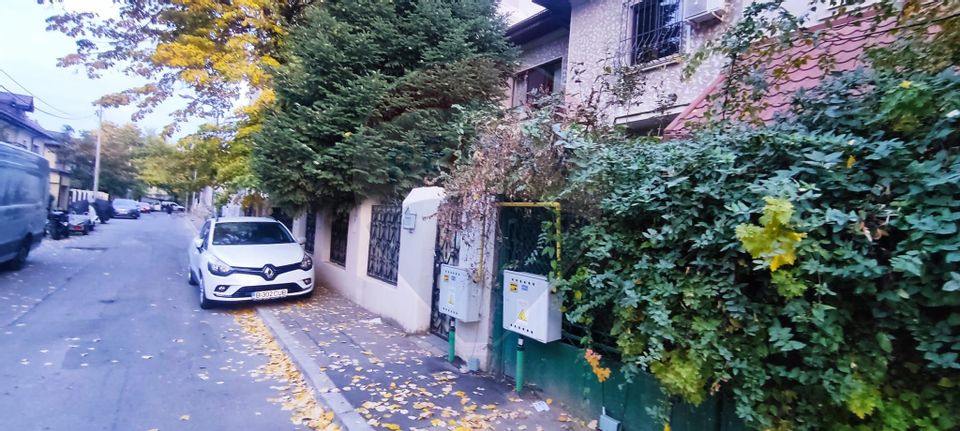 8 room House / Villa for rent, Parcul Circului area