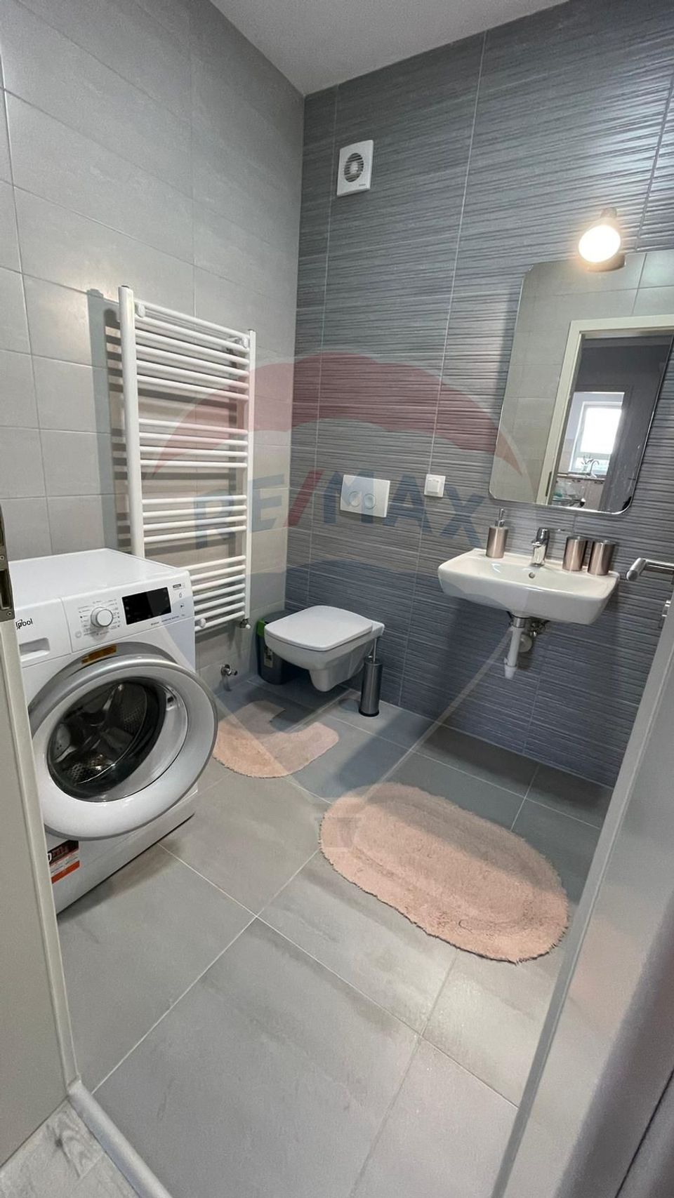 COMISION 0%| APARTAMENT DE INCHIRIAT| 2 CAMERE| DECOMANDAT| PARCARE|