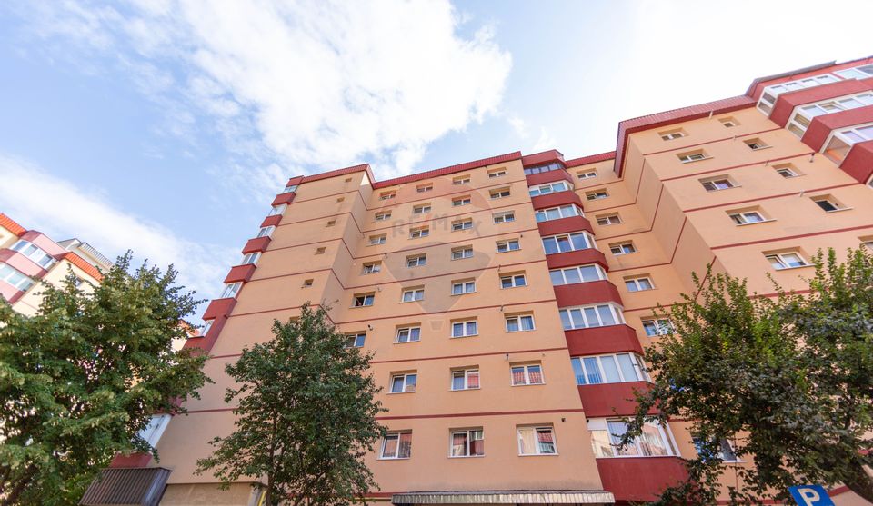 Spacious apartment for sale with 4 rooms, 2 bathrooms Răcădău