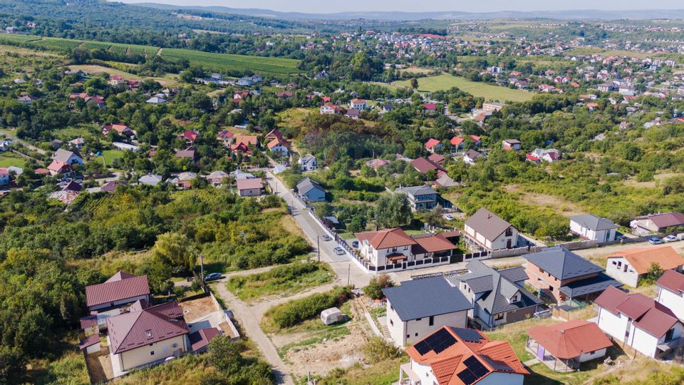 VIlă la Cheie de vânzare, 5 camere,  în Iași zona Mănăstirea Bucium