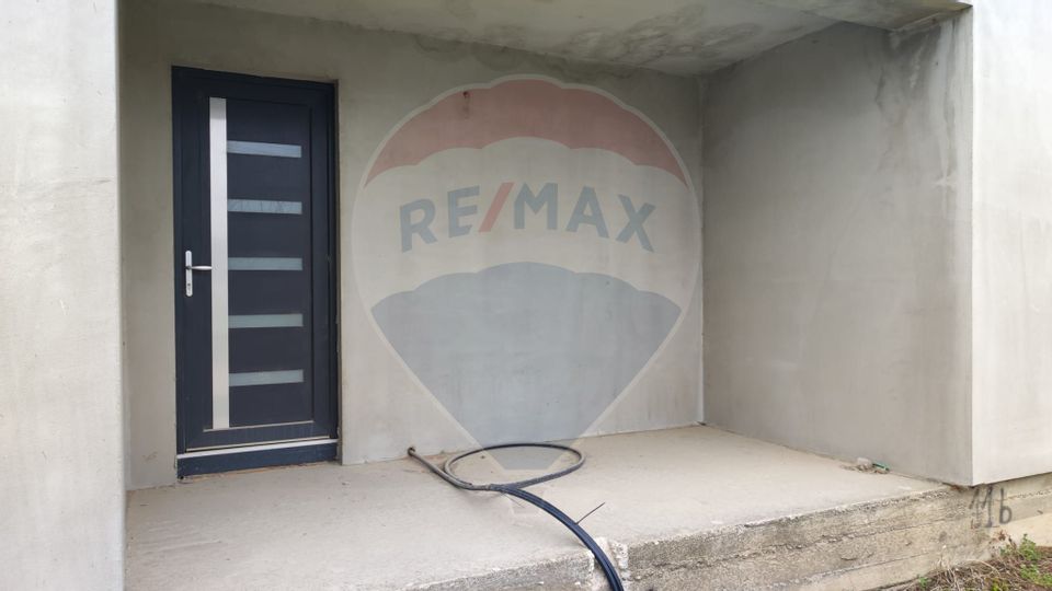 Casă cu mansarda de vanzare Osorhei, 8 km de Oradea