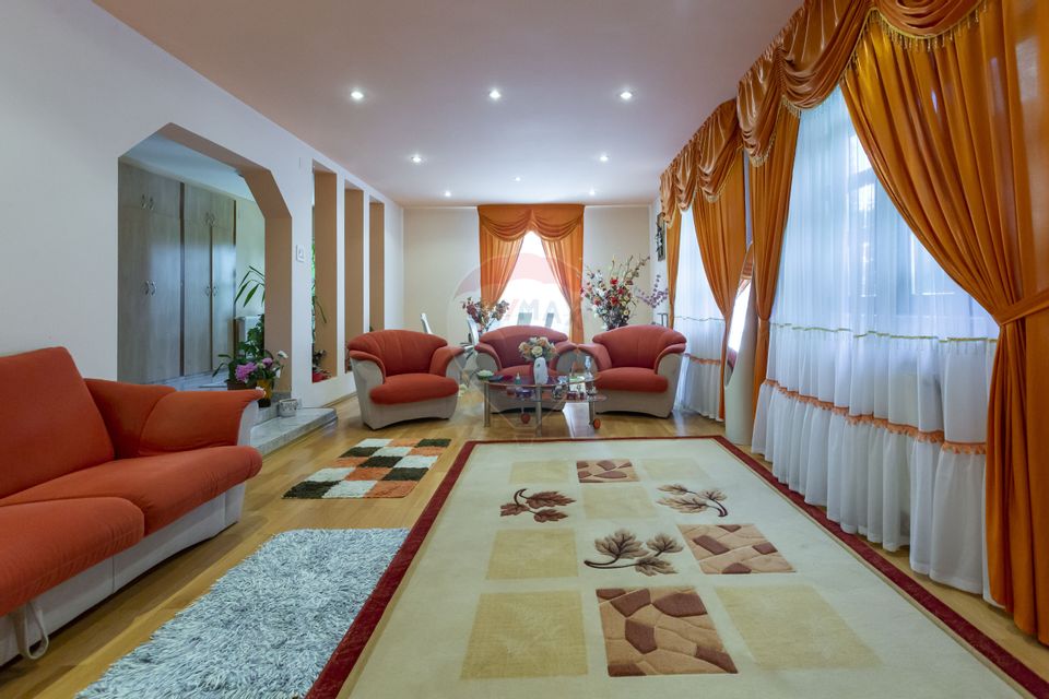 6 room House / Villa for sale