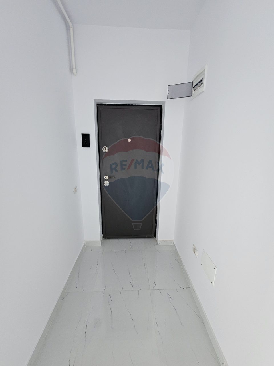 Apartament 4 camere 115.7 mp cu terasa , loc parcare si boxa demisol