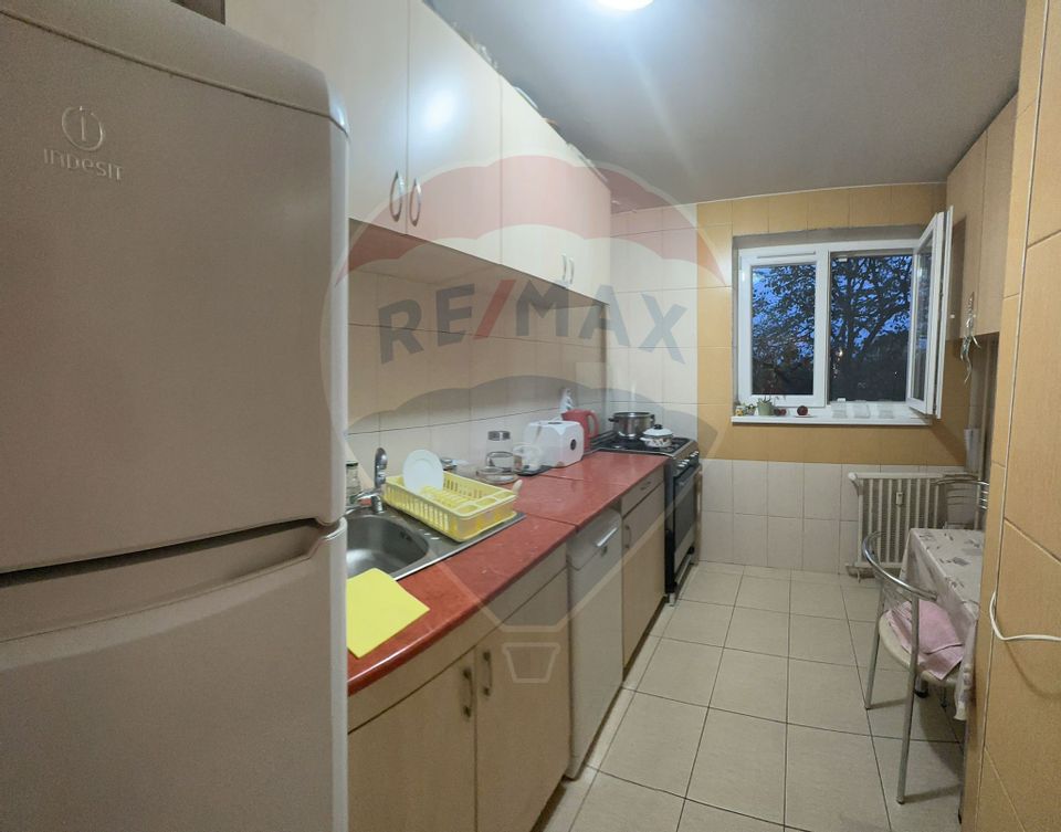 Apartament cu 4 camere de vânzare în zona Titan