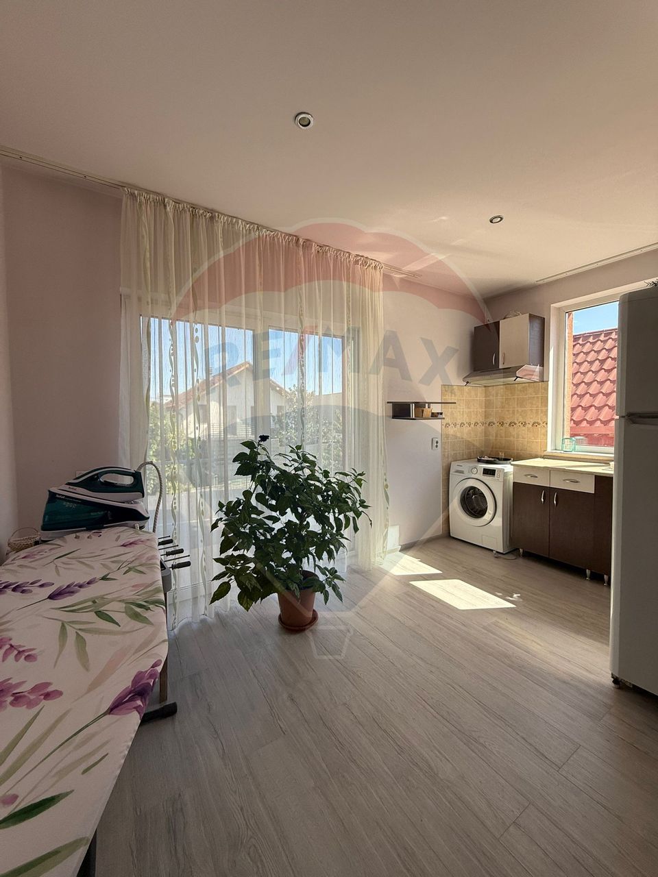 Casă / Vilă cu 9 camere de vânzare în zona 1 Mai