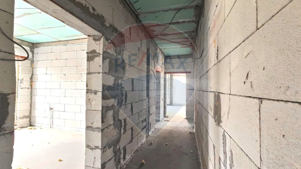 Casă / Vilă cu 5 camere de vânzare în zona Kamsas Constanta