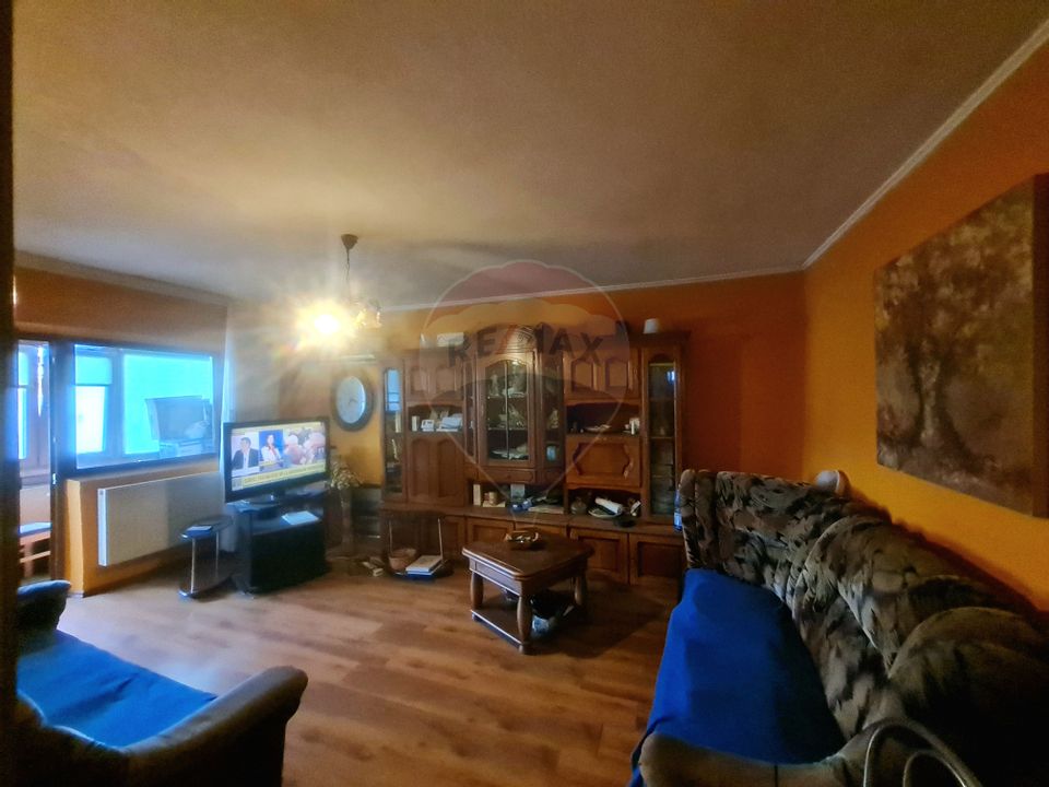 Apartament cu 4 camere  în zona Ultracentrala( Primaria Focsani)