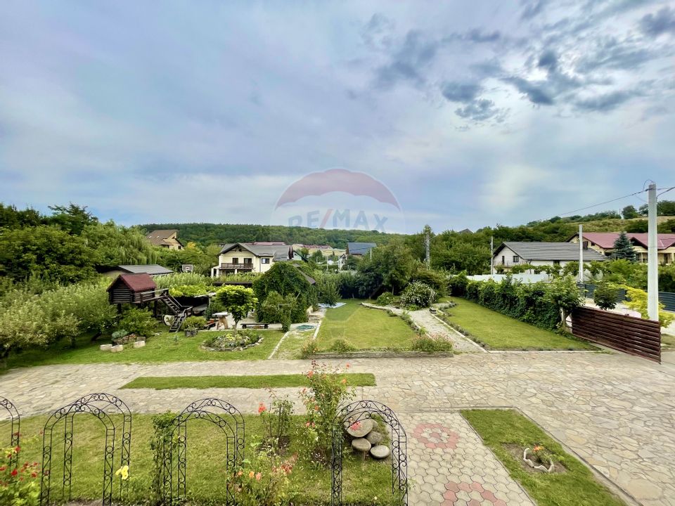 Casă / Vilă cu teren de 2000 mp, Suceava