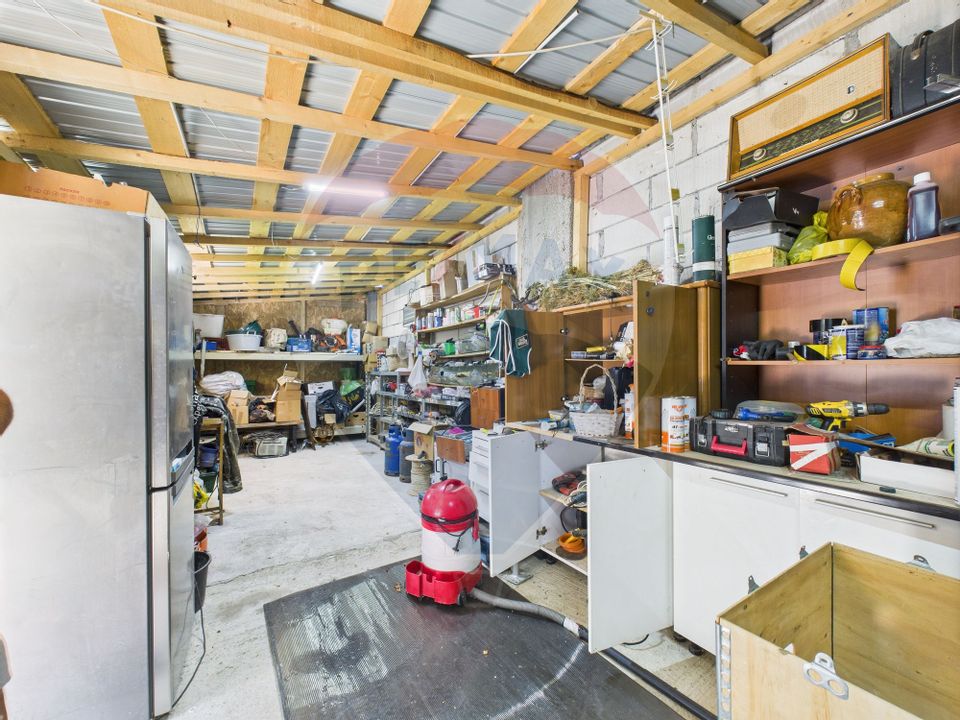 Hala, teren 5000 mp si casa in Potlogi- 38 km pana in Bucuresti