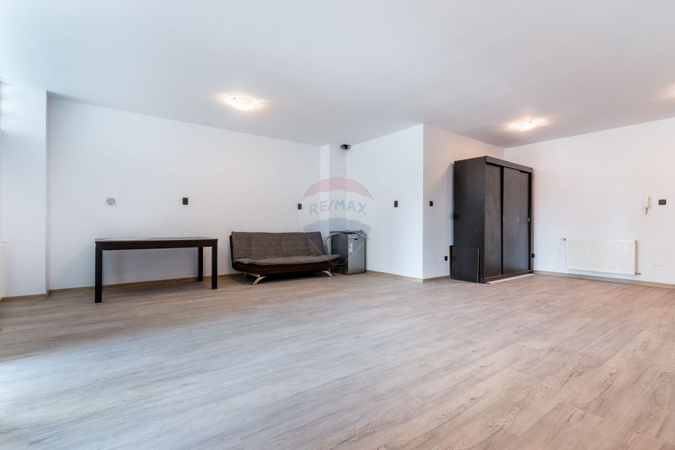 3 cam, 83 mp, zona Rivus, bloc nou, et 1, comision 0