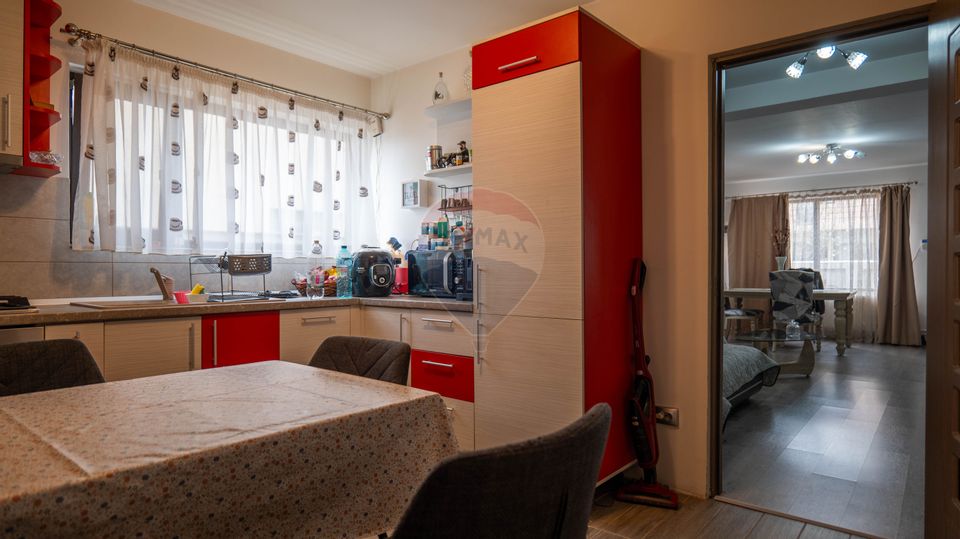 4 room House / Villa for sale, Exterior Est area