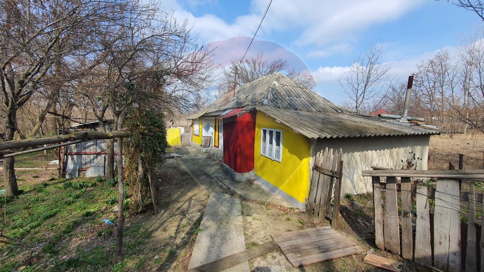 Teren intravilan și casă de vânzare în sat Blînzi/Corod