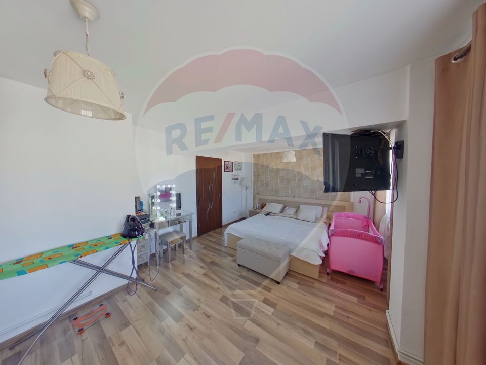 Apartament cu 3 camere de vânzare în zona Central