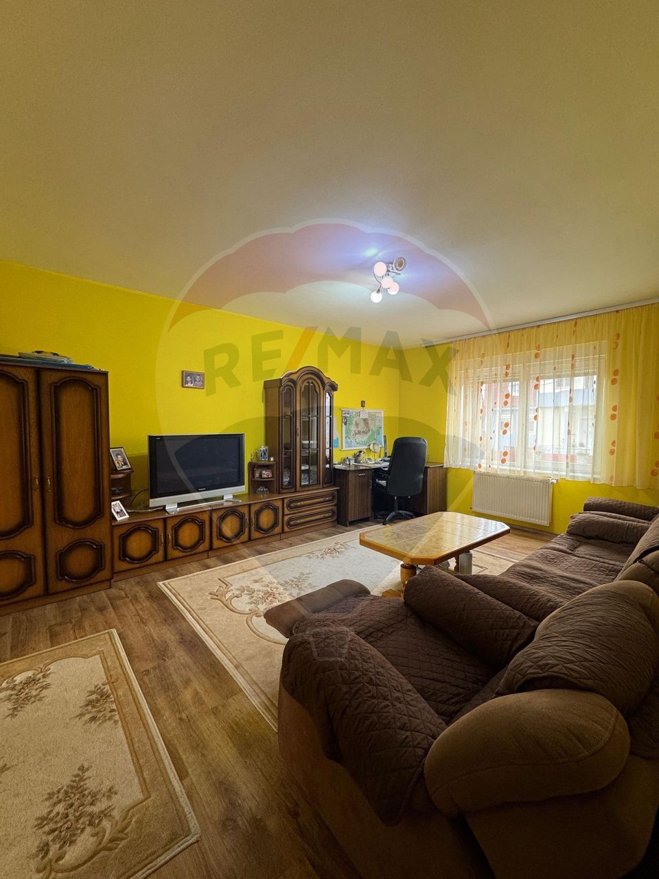 Casă / Vilă cu 10 camere de vânzare în zona Braytim