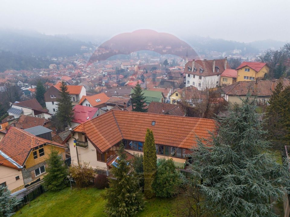 Apartament cu 3 camere, in casa,  în zona Centrul Istoric!