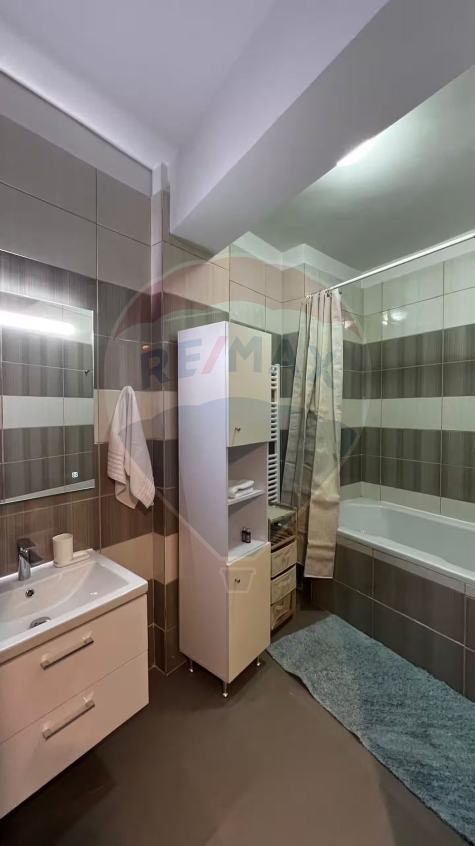 De Inchırıat garsoniera spatioasa Splaiul Unirii cu centrala termica