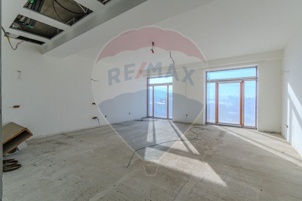 Activ Hotelier SubEvaluat | 18.000 mp construiti | 3 ha teren | BRASOV