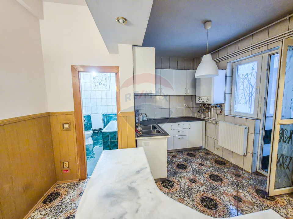 Apartament cu 4 camere de inchiriat, situat in zona Armenesca