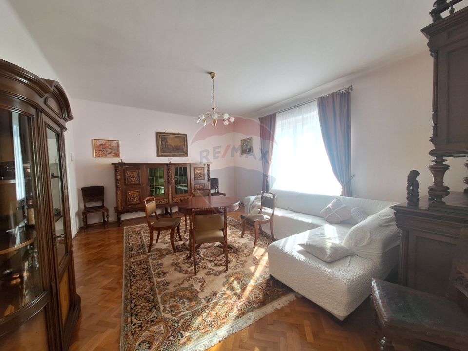 Apartament cu 4 camere de închiriat în zona Ultracentral