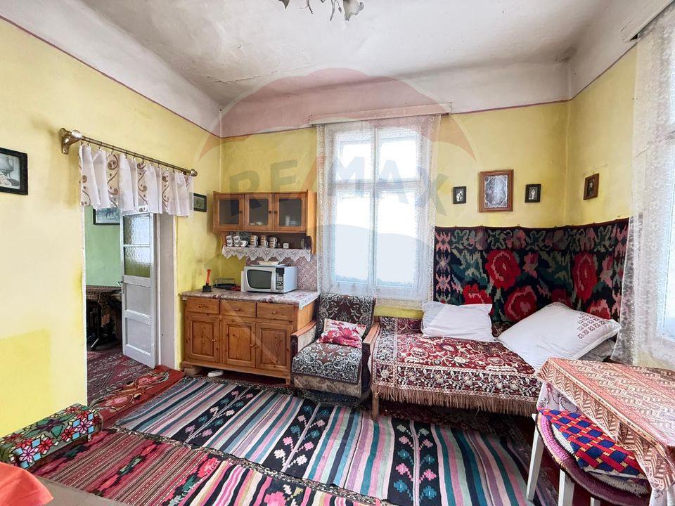 Casă de vânzare în GURA HUMORULUI zona Ariniș 250 mp teren