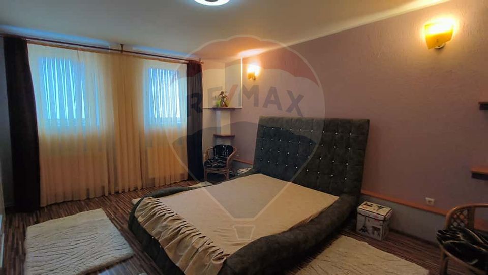 Casă cu piscină de vânzare în zona Piața Centrală Galați