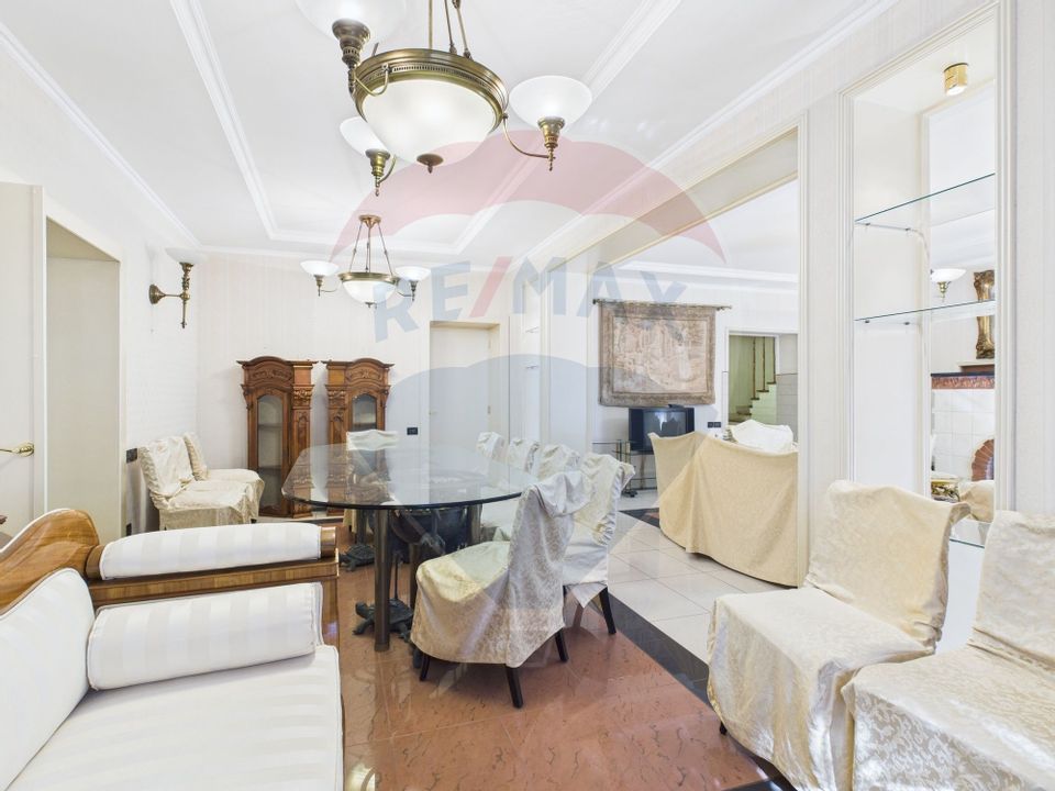 Vilă spectaculoasă în Balotești, curte 5000 mp si piscina interioara