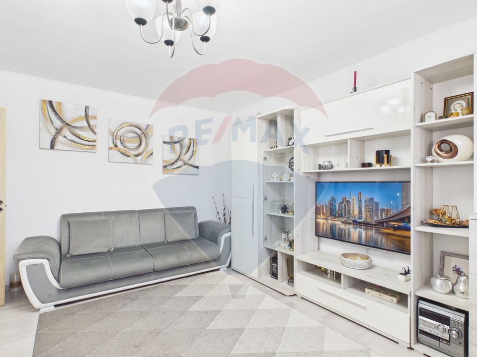 Apartament 4 camere de vanzare – complet renovat, mobilat și utilat