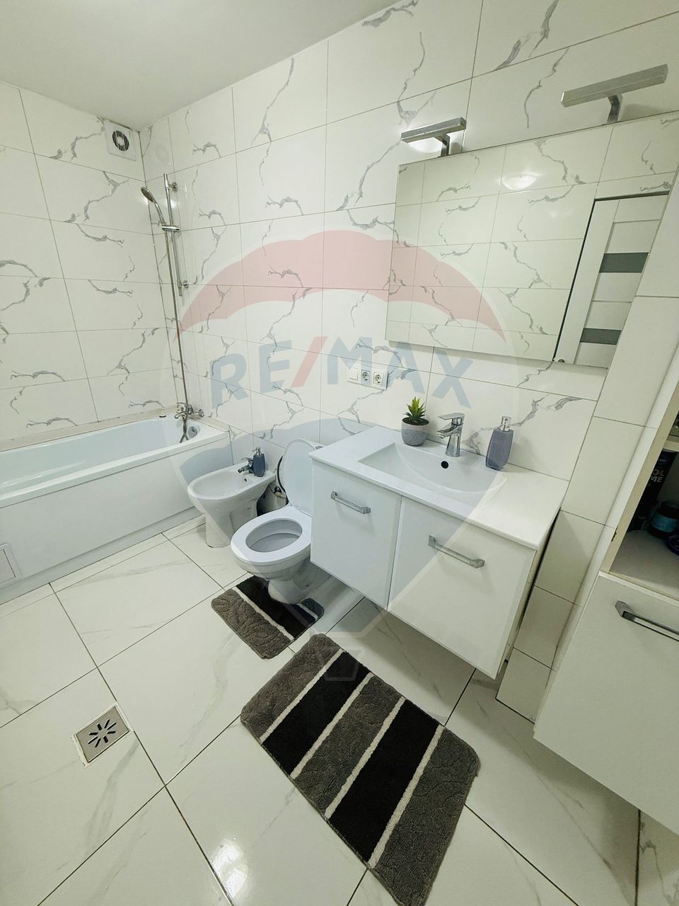 6 room House / Villa for sale, Est area