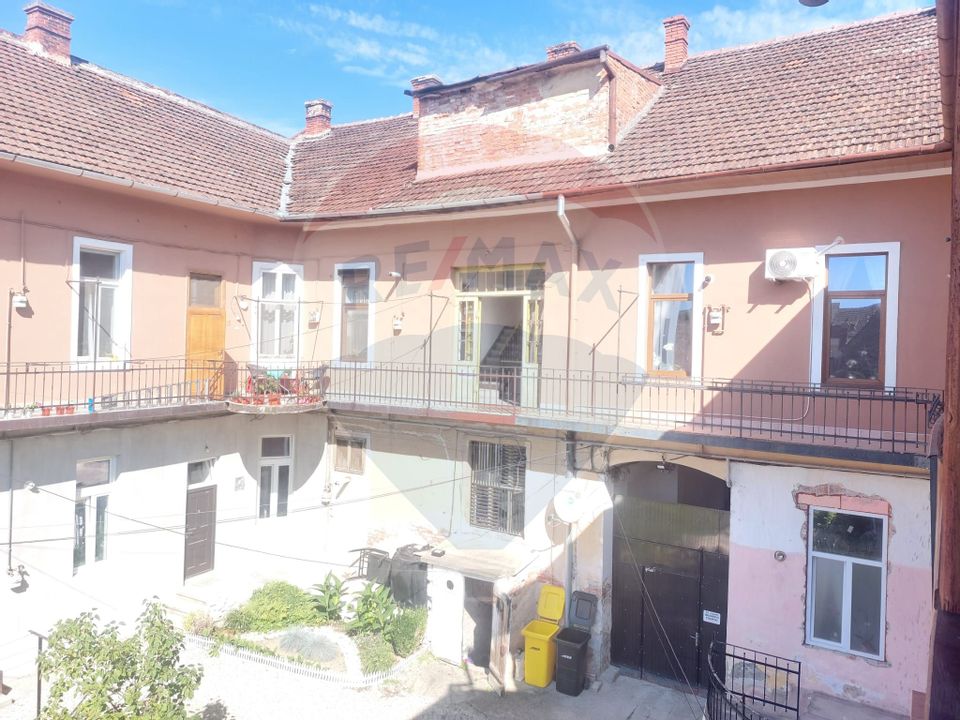 8 room House / Villa for sale