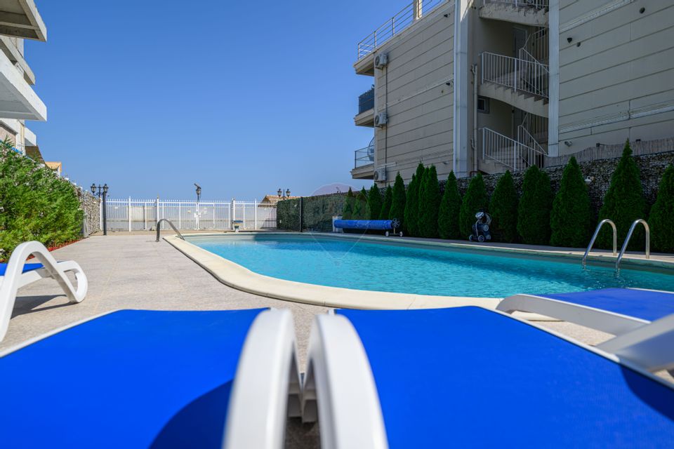 Casă / Vilă de vanzare cu 10 camere vedere frontala la mare Mamaia