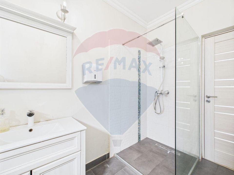 De vanzare | LUX |  Navodari | 3 camere | 300m plaja |